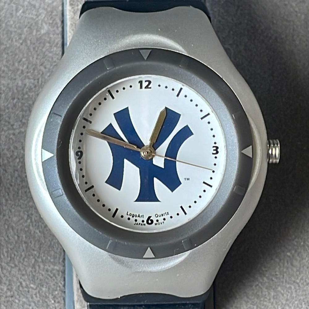 LogoArt New York Yankees battery water resistant